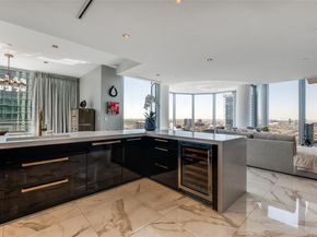 2900  Mckinnon Street  2204, Dallas Texas 75201