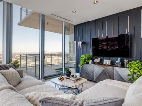 2900  Mckinnon Street  2204, Dallas Texas 75201