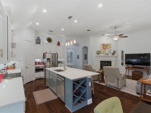815  Dove Trail , Euless Texas 76039