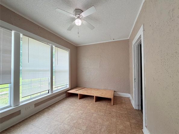 900 W Central Avenue , Fort Worth Texas 76164