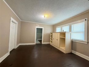900 W Central Avenue , Fort Worth Texas 76164