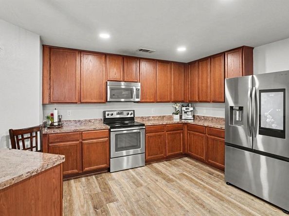 5012  Wild Oats Drive , Fort Worth Texas 76179