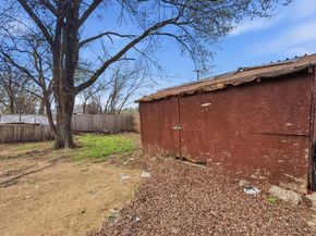 3000  Avenue M  , Fort Worth Texas 76105