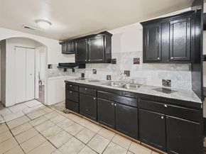 3000  Avenue M  , Fort Worth Texas 76105