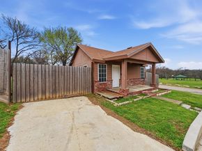3000  Avenue M  , Fort Worth Texas 76105