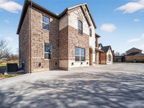 1530 S Houston School Road , Lancaster Texas 75146