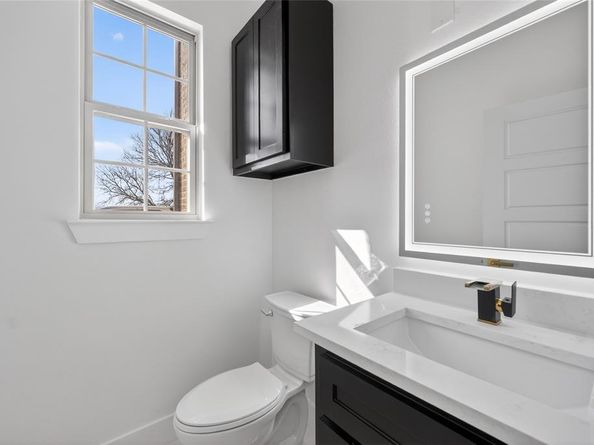 1530 S Houston School Road , Lancaster Texas 75146