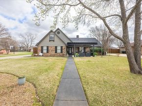 1301 N Saint Charles Avenue , Pilot Point Texas 76258