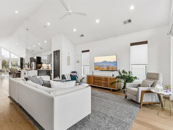 4404  Capitol Avenue , Dallas Texas 75204