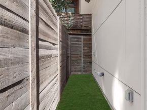 381 E Greenbriar Lane  401, Dallas Texas 75203