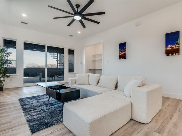2802  Guymon Street , Dallas Texas 75212