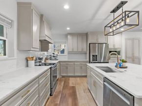 1021  Poe Street , Azle Texas 76020