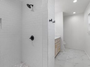 1021  Poe Street , Azle Texas 76020