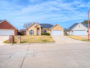 1107  Deer Valley Lane , Arlington Texas 76001