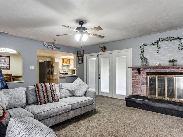 2110  Burrows Trail , Grand Prairie Texas 75052