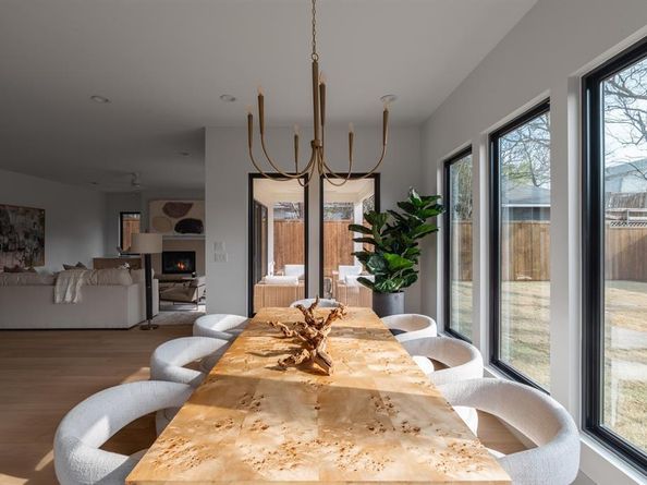 1810  Corona Street , Dallas Texas 75214