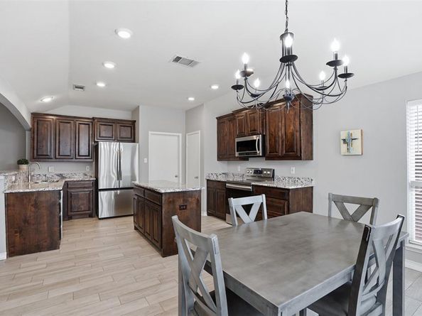 924  Crowder Drive , Crowley Texas 76036