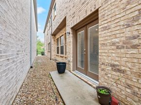 612  Courtyard Lane , Irving Texas 75039
