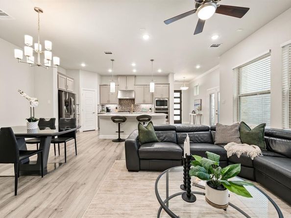 612  Courtyard Lane , Irving Texas 75039