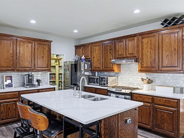 1229  Hayden Lane , Savannah Texas 76227