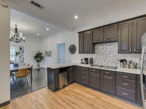 909  Elsbeth Street , Dallas Texas 75208