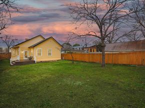 909  Elsbeth Street , Dallas Texas 75208