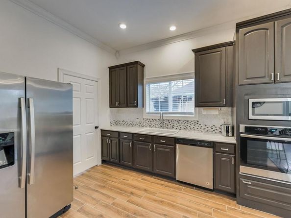 909  Elsbeth Street , Dallas Texas 75208