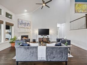 3932  Frontier Lane , Dallas Texas 75214