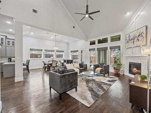 3932  Frontier Lane , Dallas Texas 75214