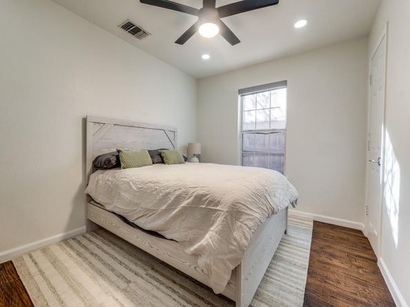 630 W Neely  , Dallas Texas 75208