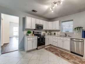 630 W Neely  , Dallas Texas 75208