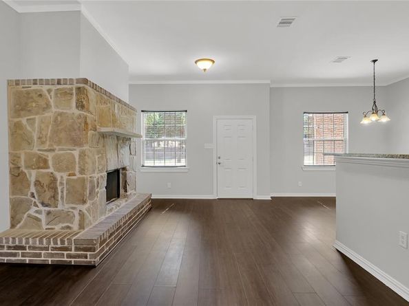 109  Pecan Grove , Lancaster Texas 75146