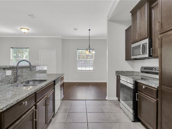 109  Pecan Grove , Lancaster Texas 75146