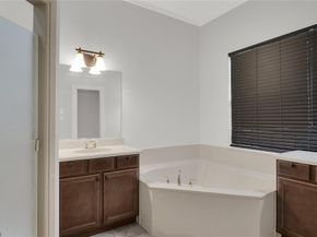 109  Pecan Grove , Lancaster Texas 75146