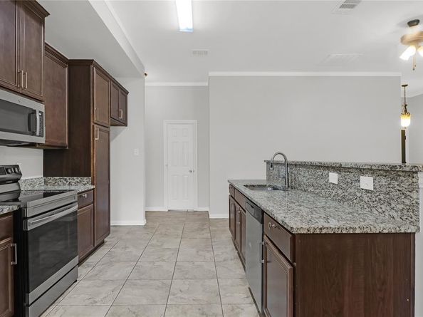 109  Pecan Grove , Lancaster Texas 75146