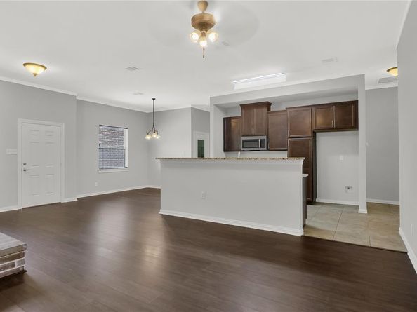 109  Pecan Grove , Lancaster Texas 75146