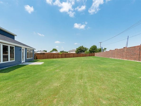 817  Hayes Court , Crowley Texas 76036