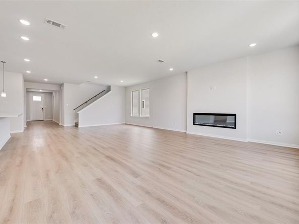 817  Hayes Court , Crowley Texas 76036