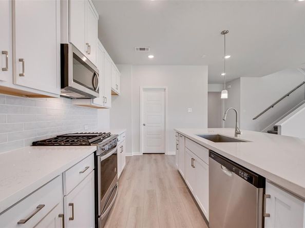 817  Hayes Court , Crowley Texas 76036