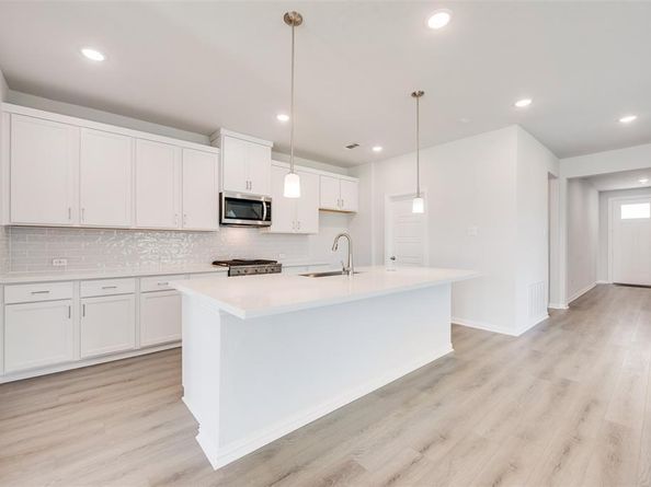 817  Hayes Court , Crowley Texas 76036