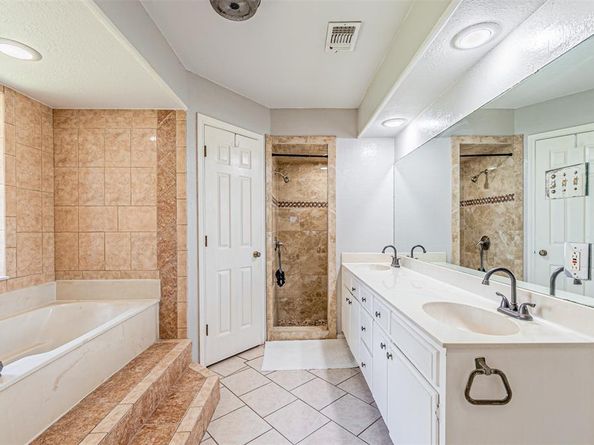 7509  Pear Tree Lane , Fort Worth Texas 76133