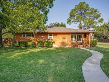 1027  Stanley Street 