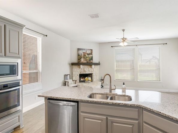 315  Hudson Court , Kennedale Texas 76060