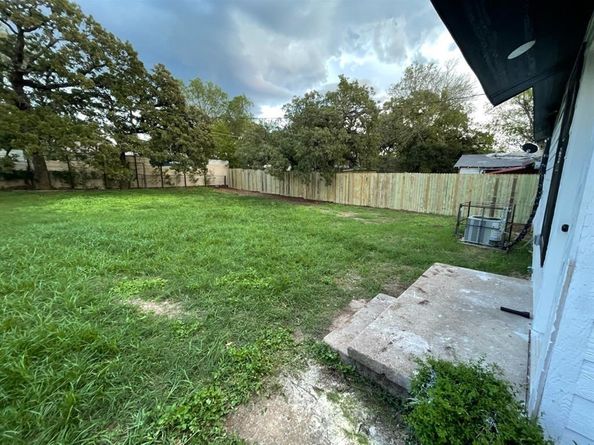 1709  Wiseman Avenue , Fort Worth Texas 76105