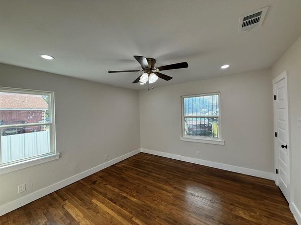 2827  Prosperity Avenue , Dallas Texas 75216