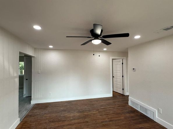 2827  Prosperity Avenue , Dallas Texas 75216