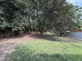 2827  Prosperity Avenue , Dallas Texas 75216