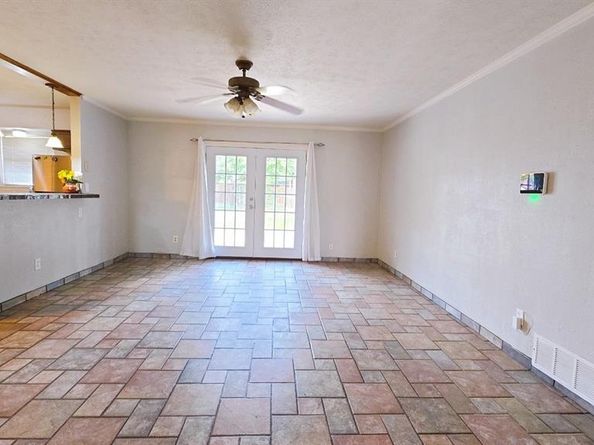 1636  Bending Oaks Trail , Dallas Texas 75217
