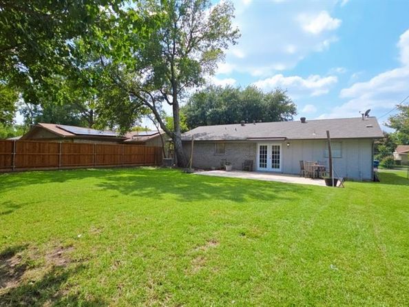 1636  Bending Oaks Trail , Dallas Texas 75217