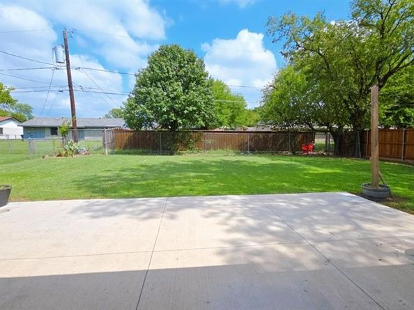1636  Bending Oaks Trail , Dallas Texas 75217